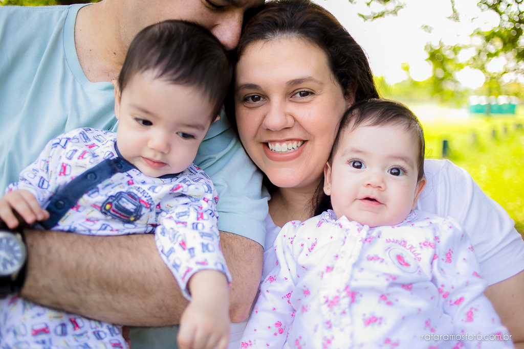 Acompanhamento infantil gêmeos, ensaio de bebes gêmeos no parque ensaio de familia no parque acompanhemento infantil bebe 6 meses 00006