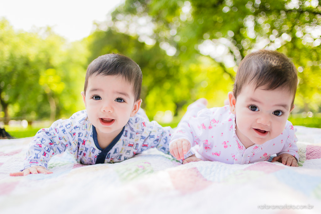Acompanhamento infantil gêmeos, ensaio de bebes gêmeos no parque ensaio de familia no parque acompanhemento infantil bebe 6 meses 00012