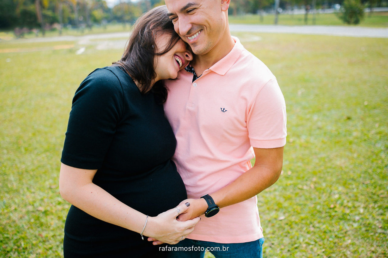 ensaio gestante no parque ensaio gravida com filho e marido inspiracao ensaio gravida ao ar livre 