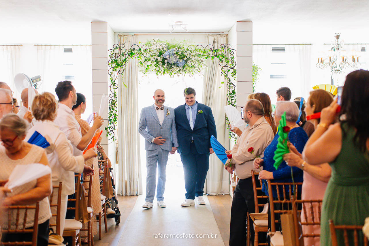 Detalhes leques em casamento gay