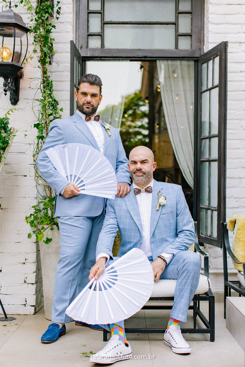 Casamento gay no Chalé Quintal, noivos celebrando o amor em cenário natural e elegante ao ar livre