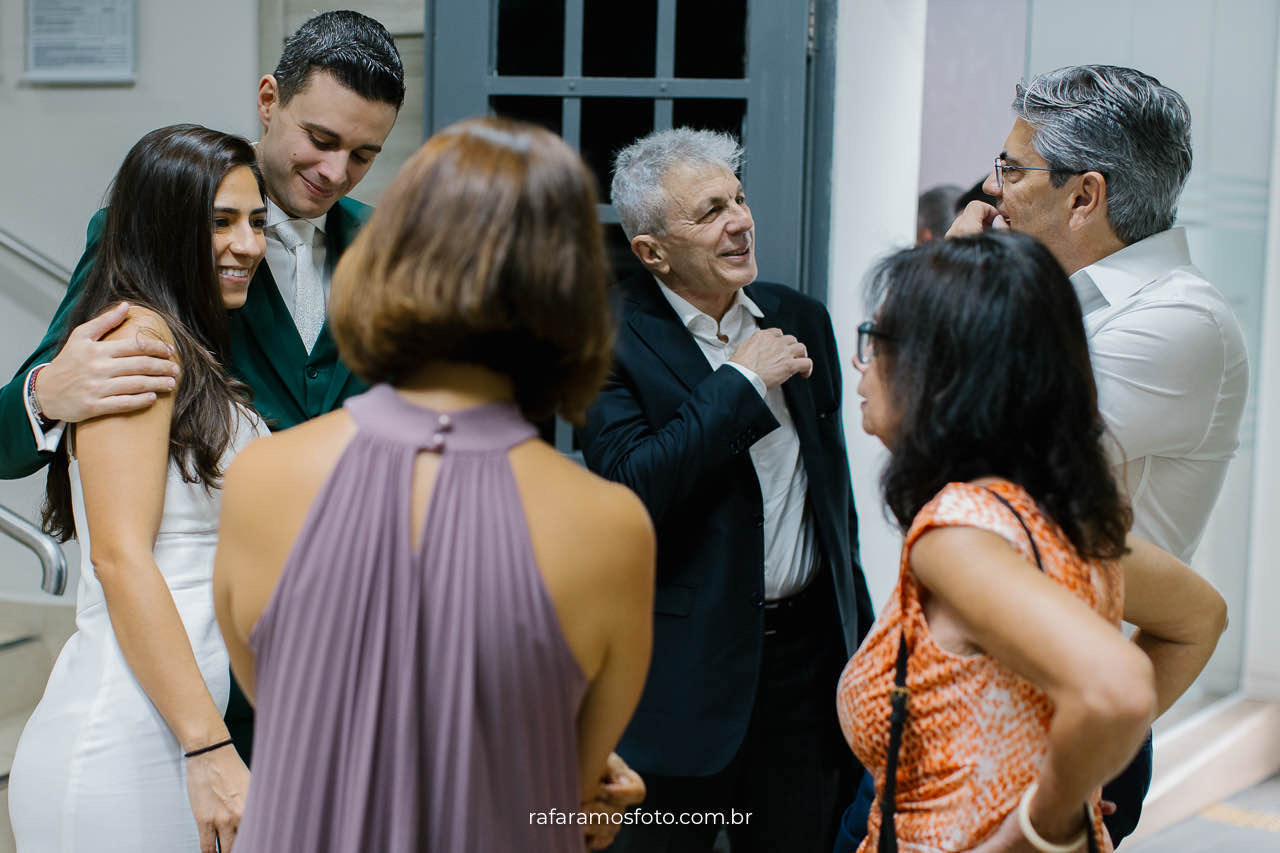 Casamento civil no Cartório de Perdizes em São Paulo, noivos trocando votos, Fotógrafo de casamento em SP registra a emoção do casamento