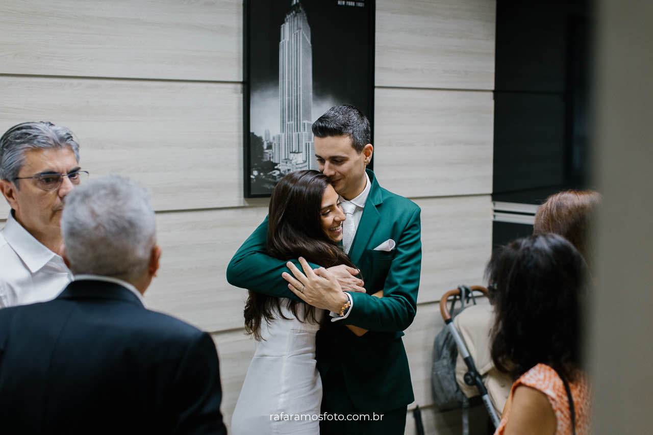 Casamento civil no Cartório de Perdizes em São Paulo, noivos trocando votos, Fotógrafo de casamento em SP registra a emoção do casamento