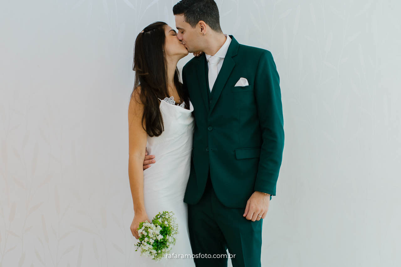 Casamento civil no Cartório de Perdizes em São Paulo, noivos trocando votos, Fotógrafo de casamento em SP registra a emoção do casamento