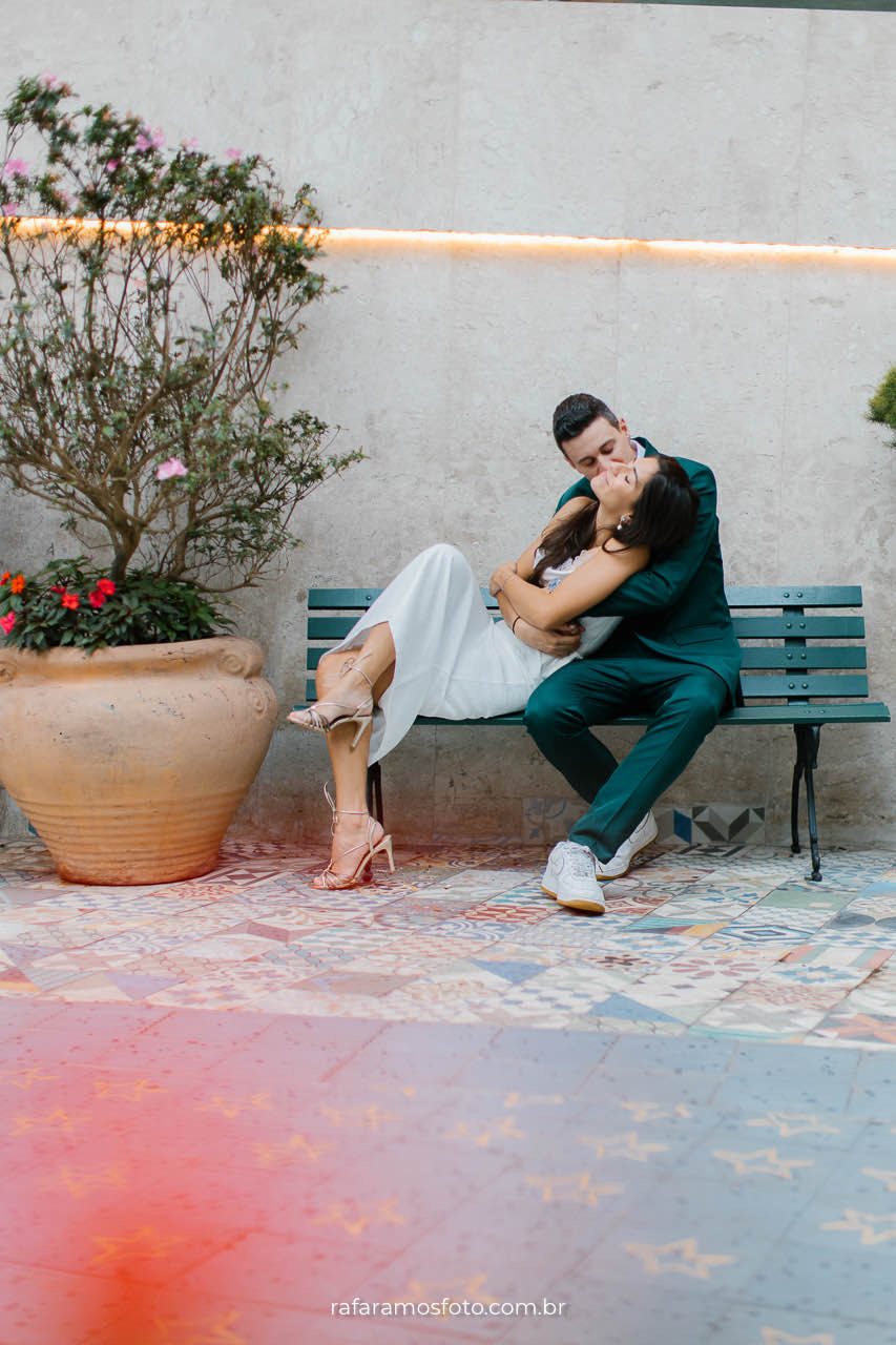 Casamento civil no Cartório de Perdizes em São Paulo, noivos trocando votos, Fotógrafo de casamento em SP registra a emoção do casamento