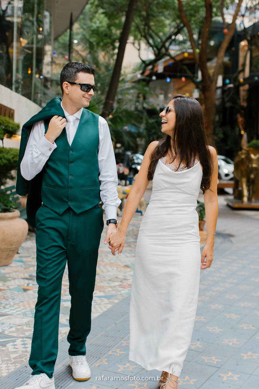 Casamento civil no Cartório de Perdizes em São Paulo, noivos trocando votos, Fotógrafo de casamento em SP registra a emoção do casamento