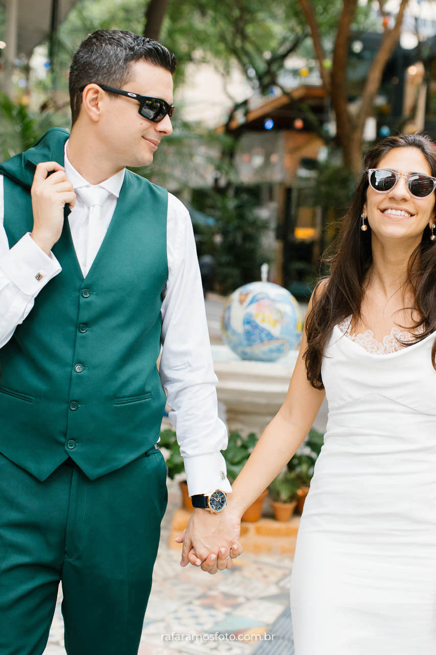 Casamento civil no Cartório de Perdizes em São Paulo, noivos trocando votos, Fotógrafo de casamento em SP registra a emoção do casamento