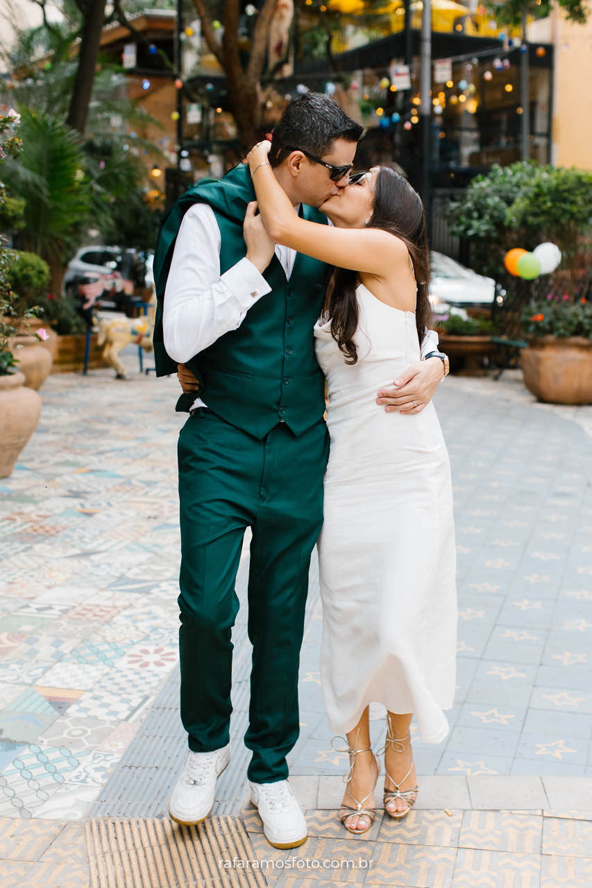 Casamento civil no Cartório de Perdizes em São Paulo, noivos trocando votos, Fotógrafo de casamento em SP registra a emoção do casamento