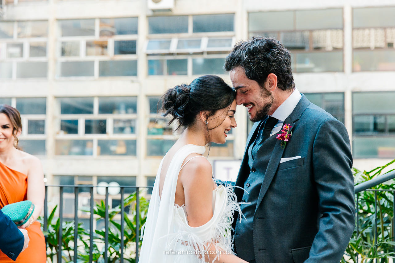 Cerimônia de casamento no Parador Renata fotografia em estilo fashion wedding