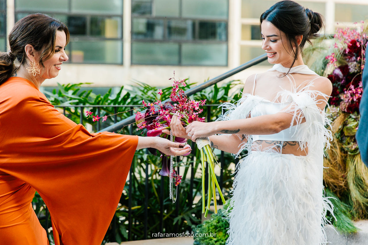 Cerimônia de casamento no Parador Renata fotografia em estilo fashion wedding
