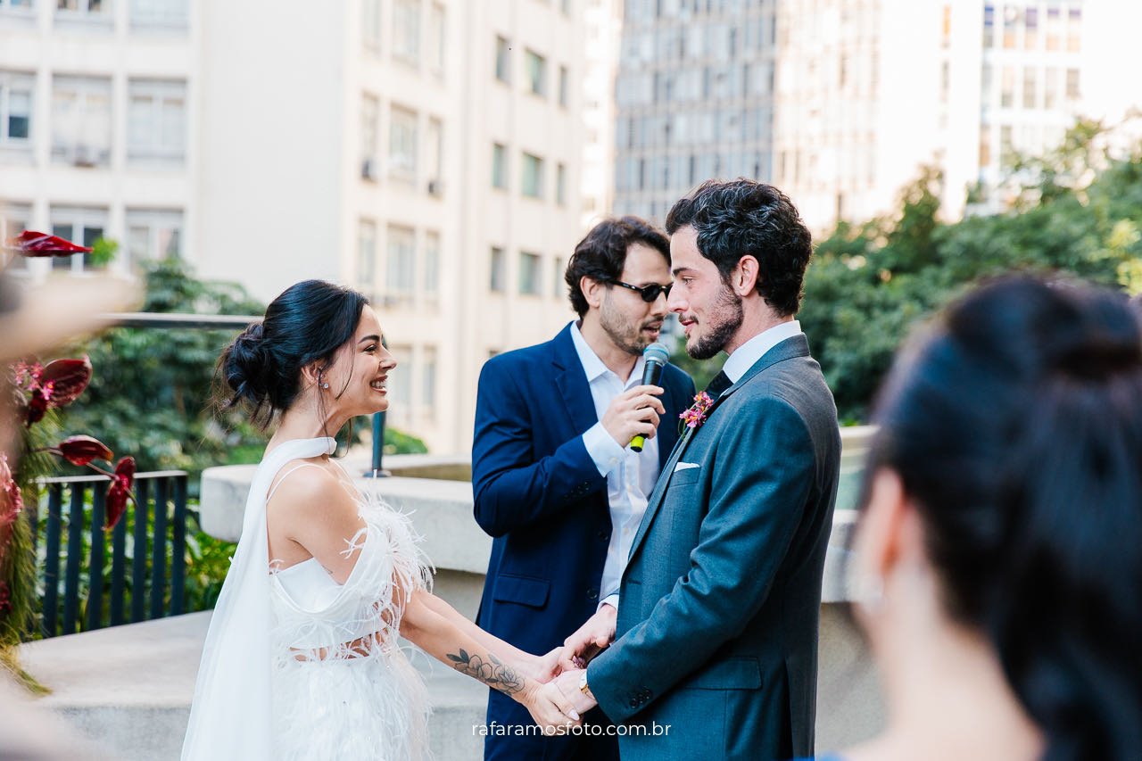 Cerimônia de casamento no Parador Renata fotografia em estilo fashion wedding