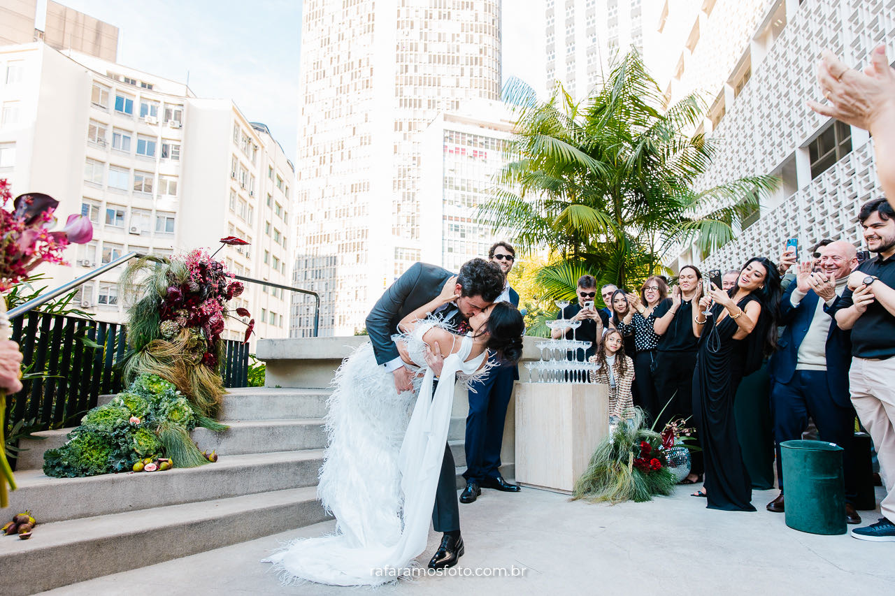 Cerimônia de casamento no Parador Renata fotografia em estilo fashion wedding