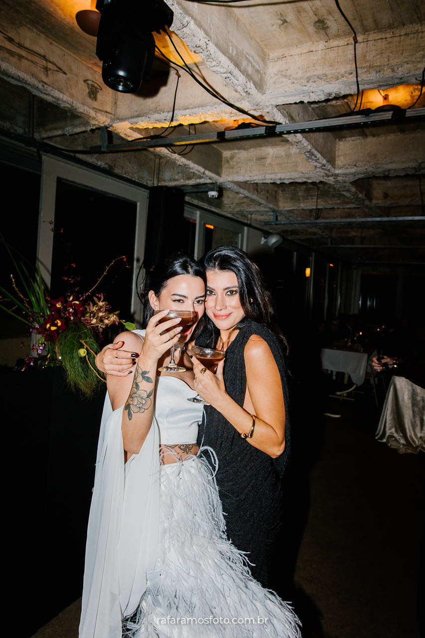 Cerimônia de casamento no Parador Renata fotografia em estilo fashion wedding
