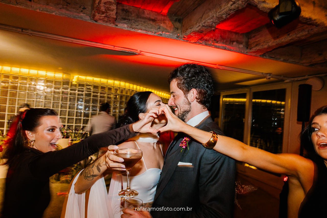 Cerimônia de casamento no Parador Renata fotografia em estilo fashion wedding
