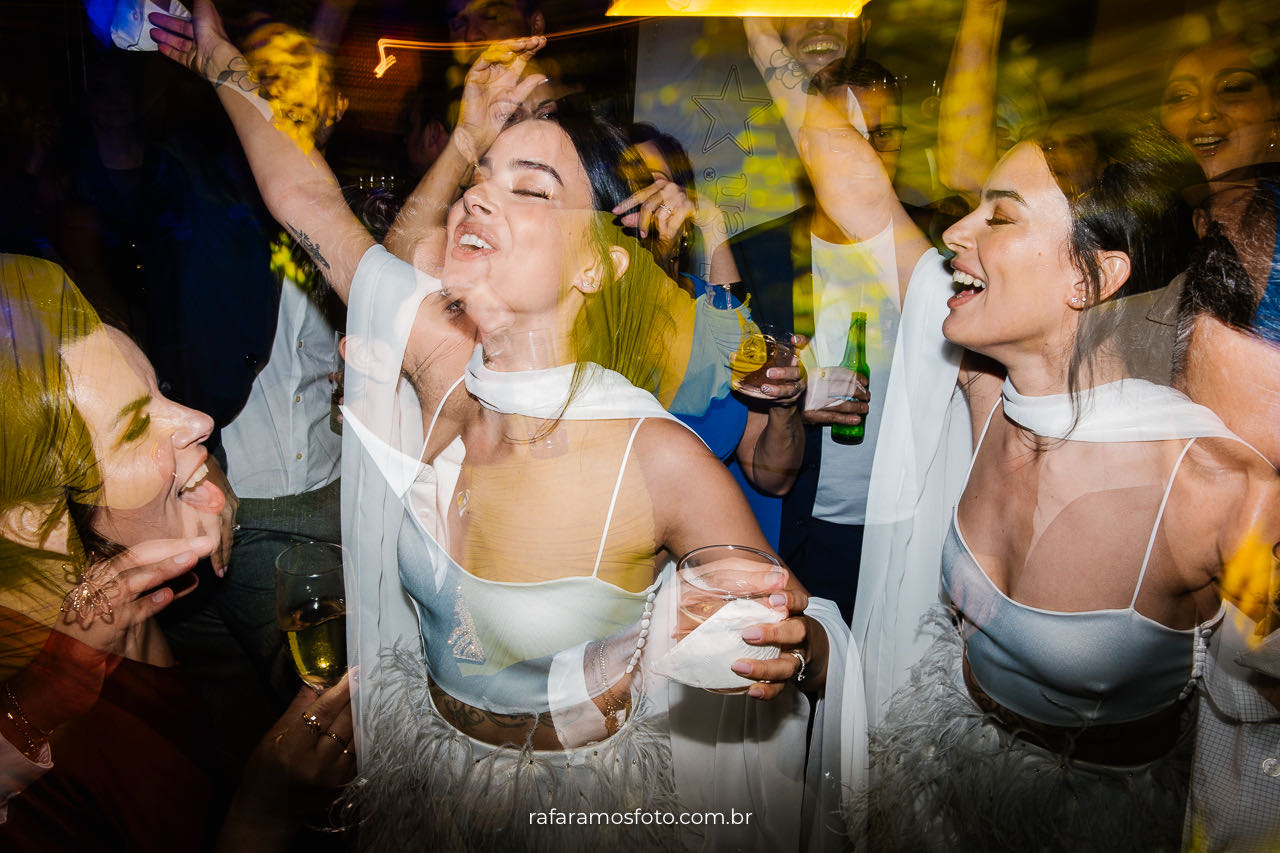 Cerimônia de casamento no Parador Renata fotografia em estilo fashion wedding