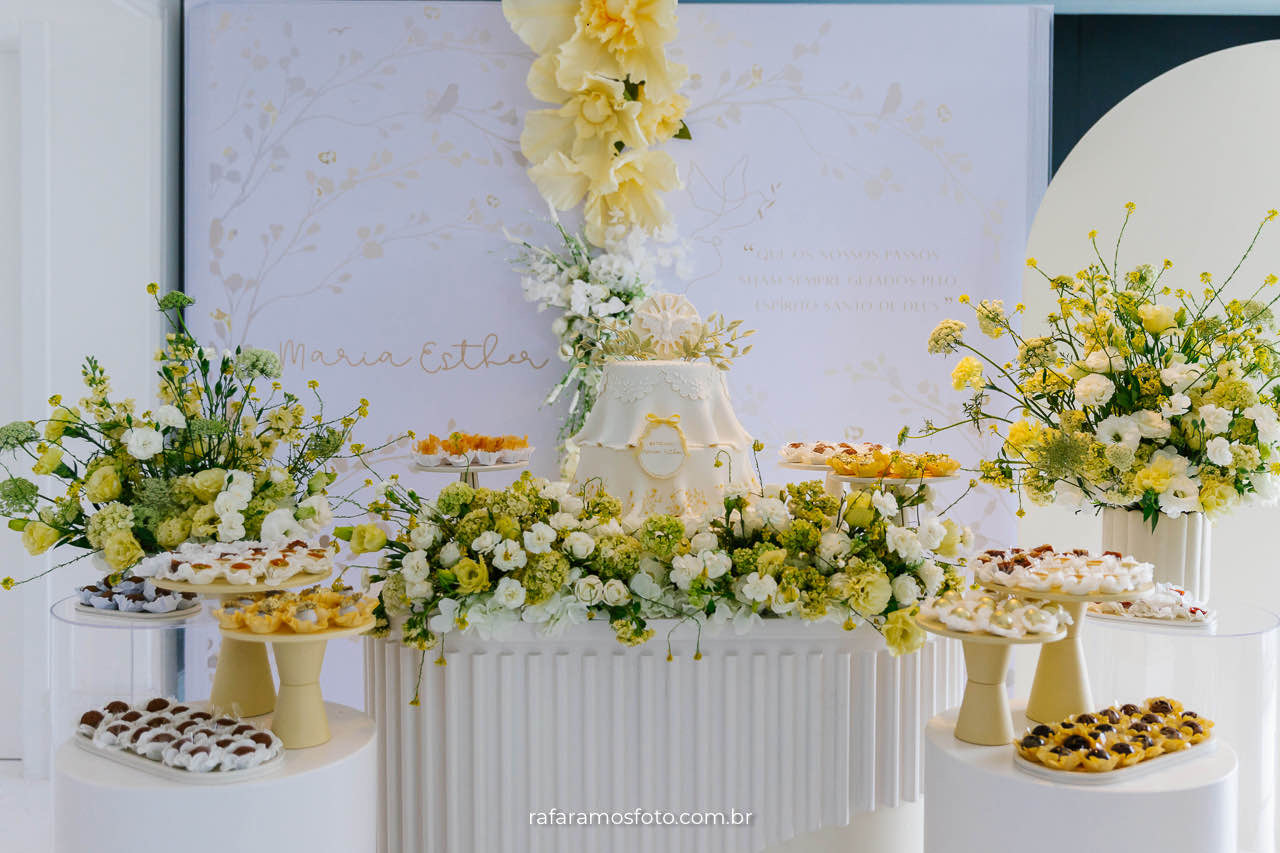 batizado paroquia sao gabriel, Decoração de batizado em amarelo verde e branco