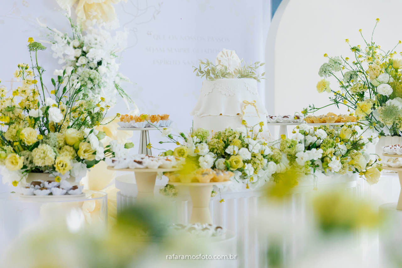 batizado paroquia sao gabriel, Decoração de batizado em amarelo verde e branco