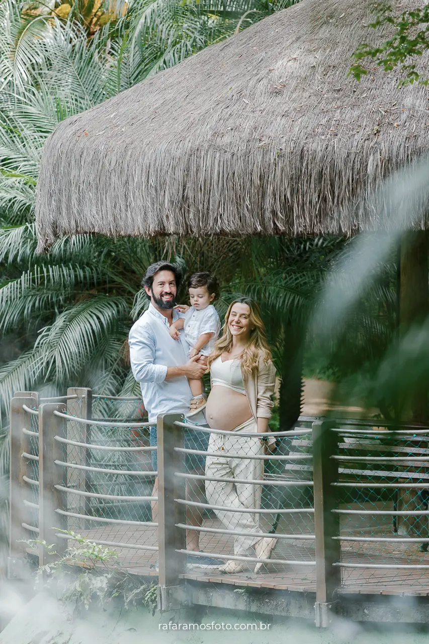 Fotografia de família no Clube Atlético Pinheiros SP — ensaio leve e espontâneo feito pelo fotógrafo de gestante Rafa Ramos.