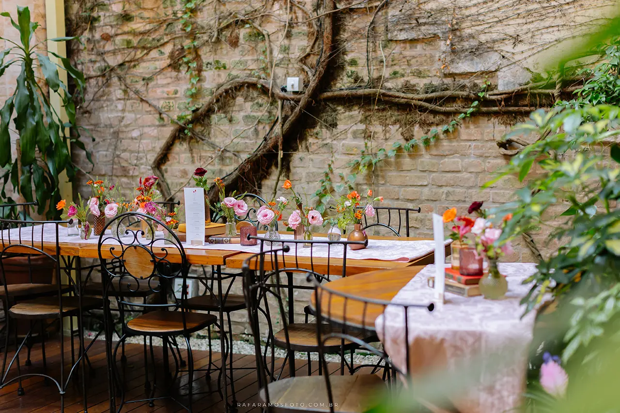 Espaço da Casa Quena preparado para casamento intimista em São Paulo
