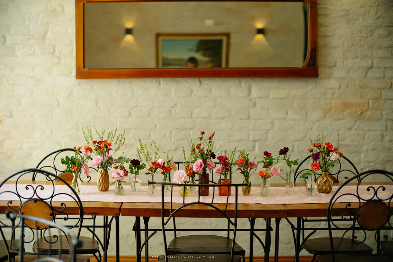 Detalhes da decoração floral em casamento intimista em São Paulo
