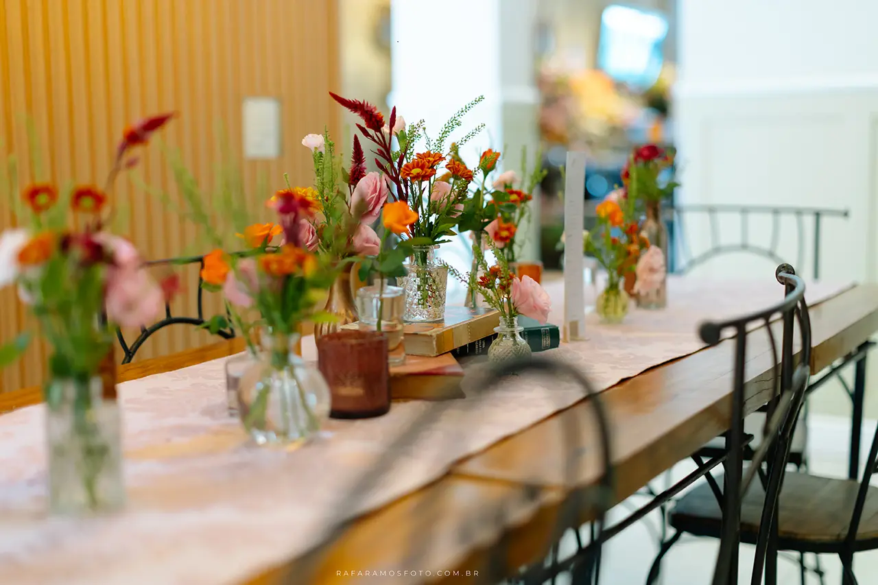 Detalhe da decoração do casamento intimista na Casa Quena
