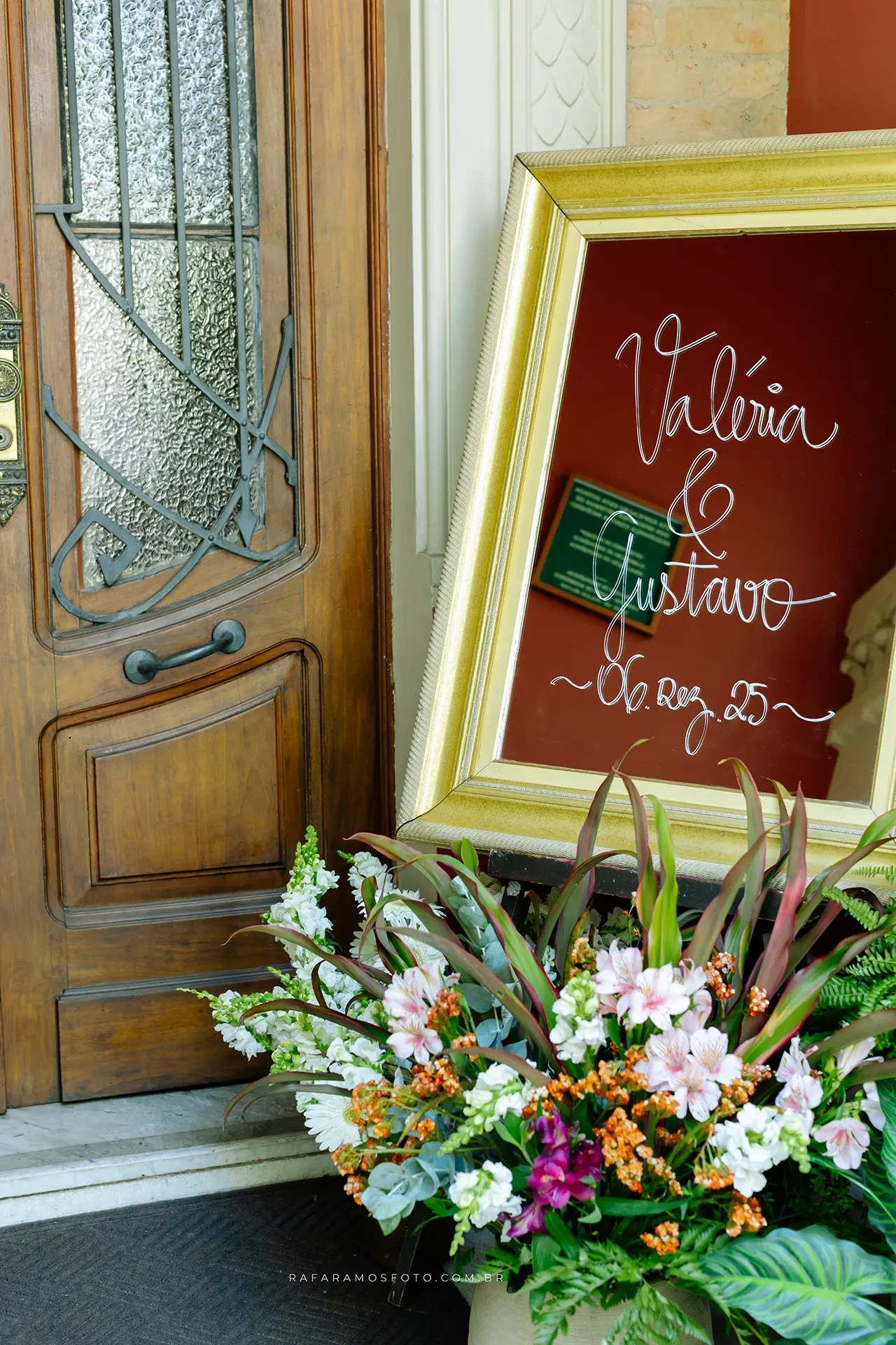Decoração floral do casamento intimista na Casa Quena em São Paulo