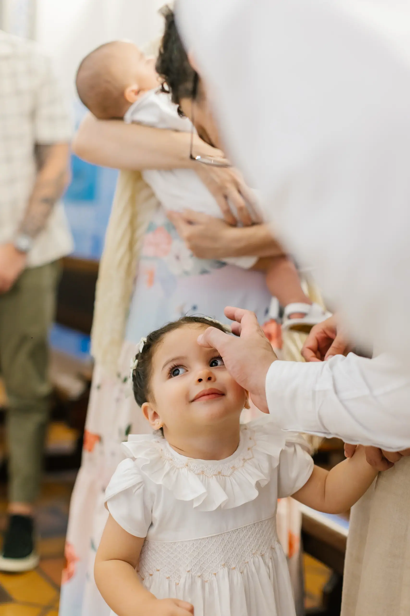 Registro sensível do batizado intimista na Igreja Nossa Senhora do Brasil
