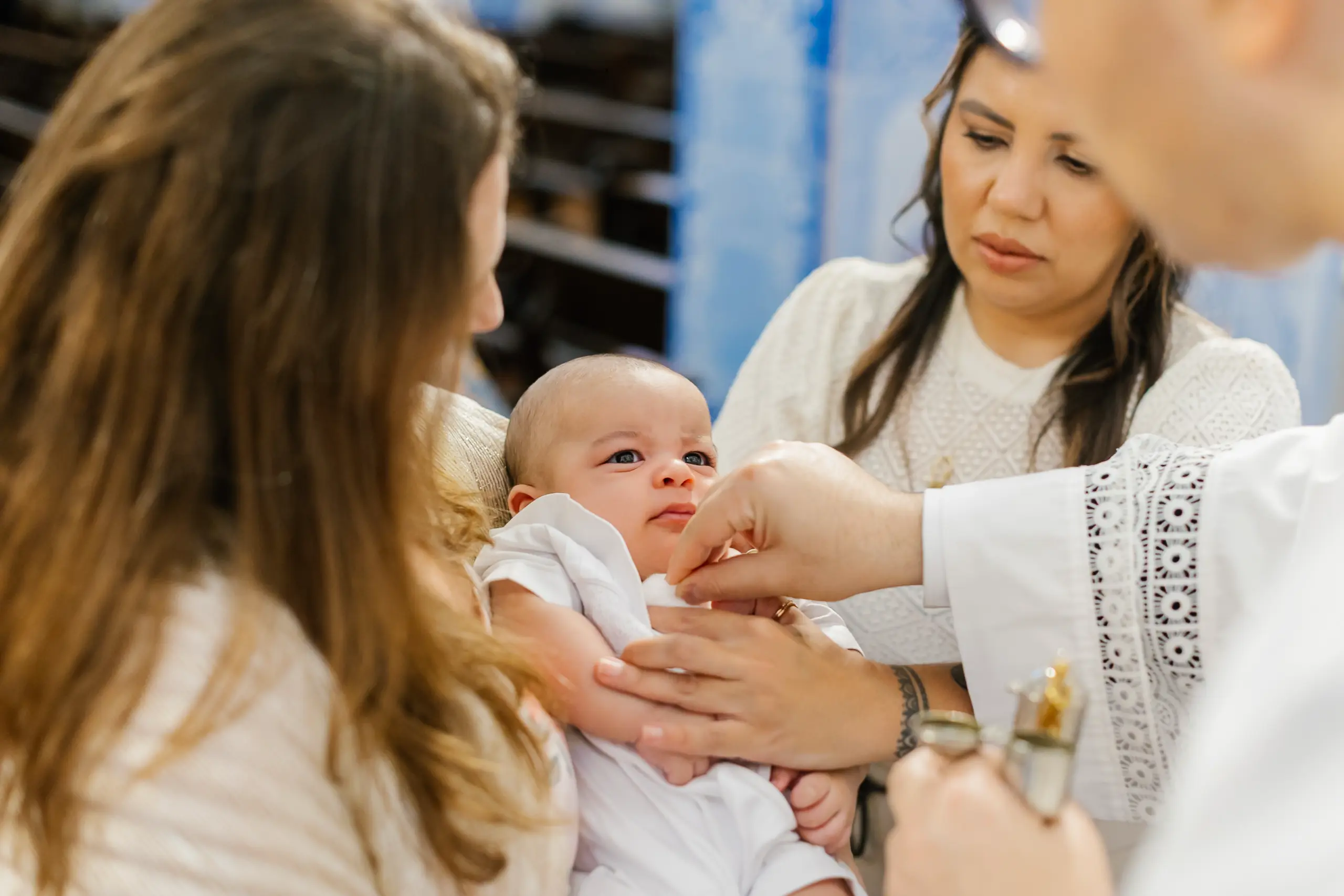 Registro fotográfico do batizado intimista na Igreja Nossa Senhora do Brasil em São Paulo