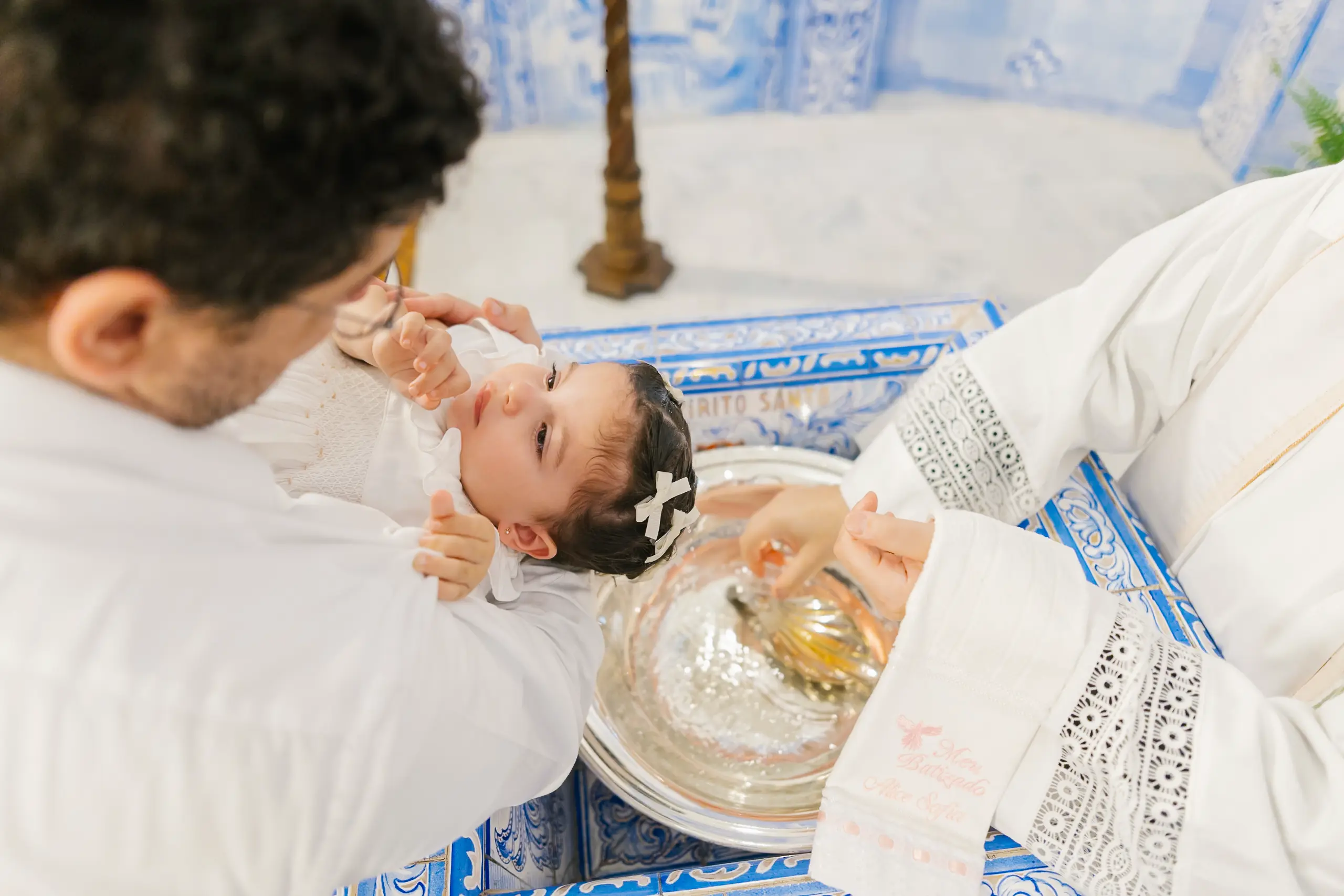 Encerramento da cerimônia de batizado na Igreja Nossa Senhora do Brasil em São Paulo