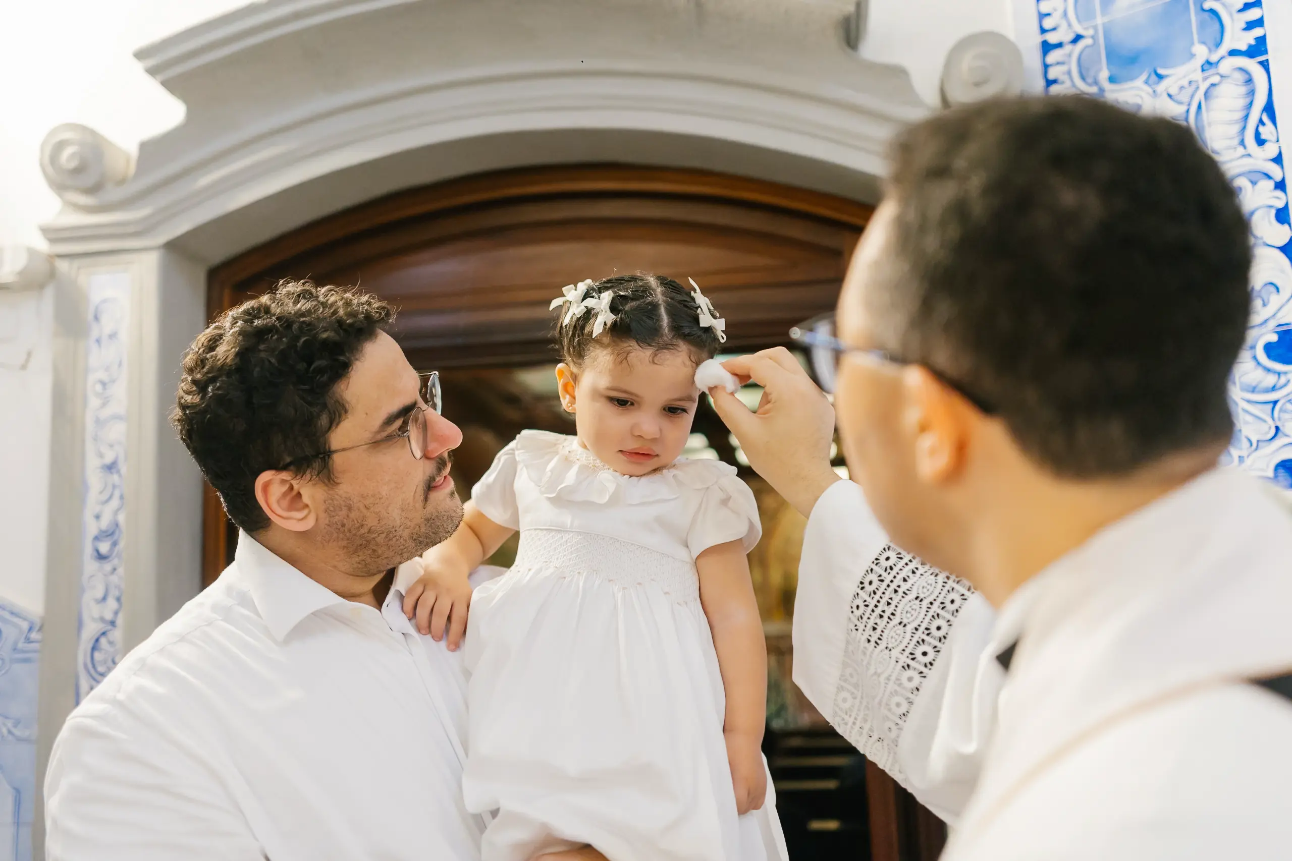 Registro clássico do batizado intimista na Igreja Nossa Senhora do Brasil