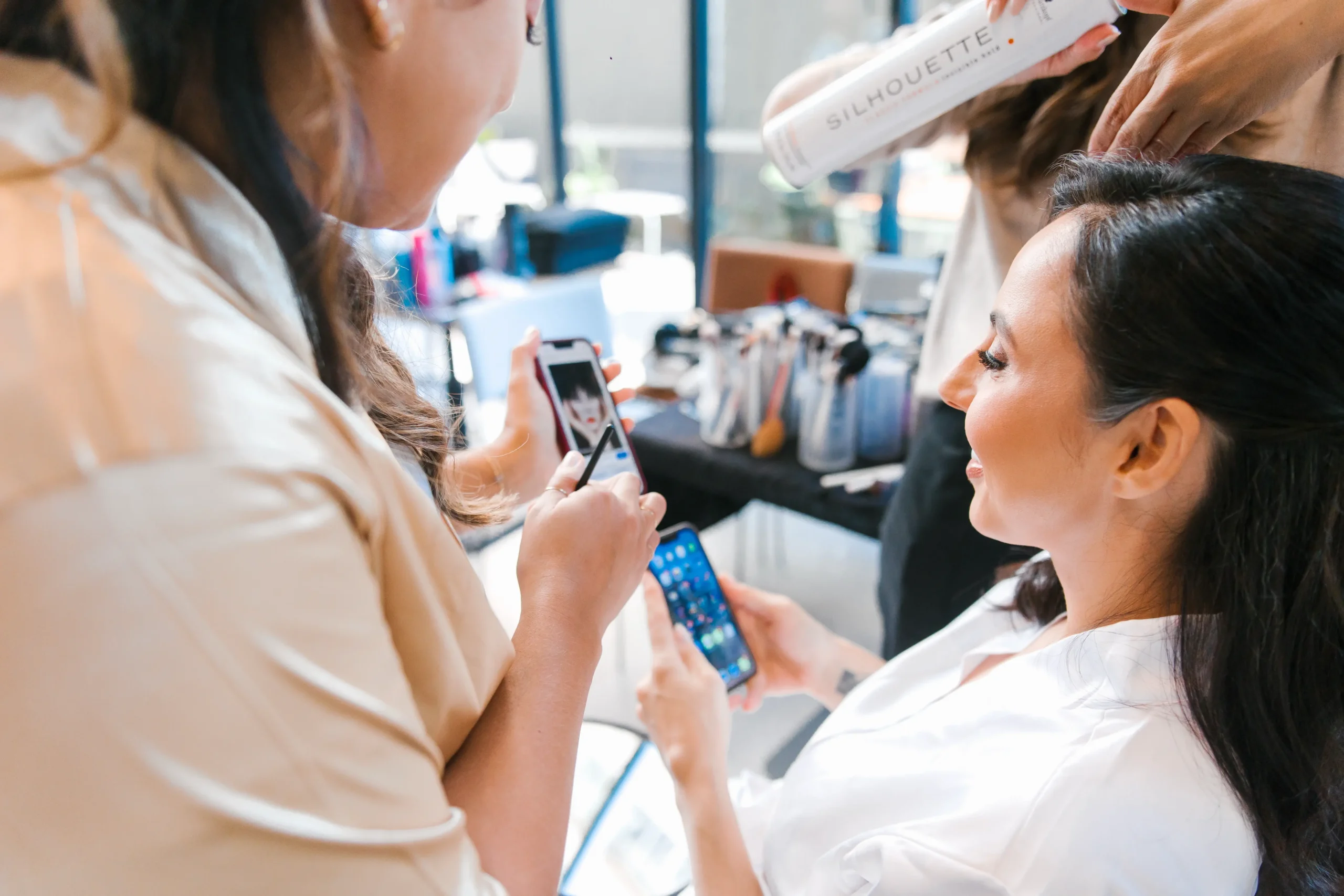 noiva pronta durante o making of no Celeiro Quintal com atmosfera leve e elegante