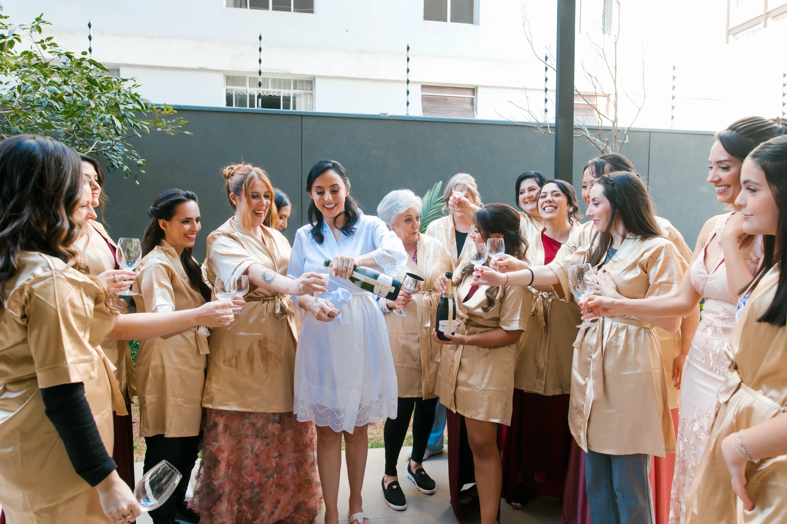 noiva finalizando preparação antes da cerimônia no Celeiro Quintal com emoção e tranquilidade