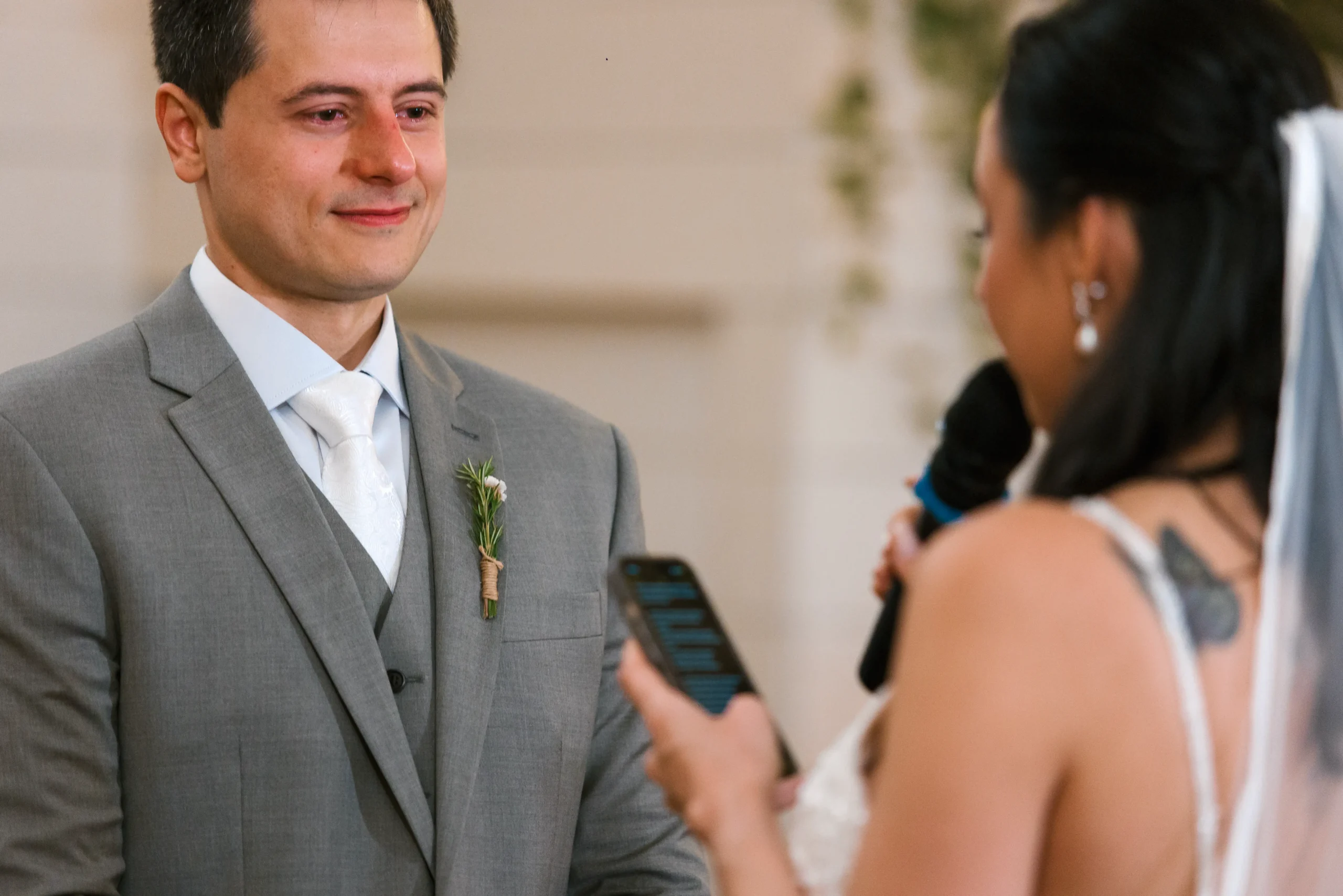 aplausos dos convidados após o beijo dos noivos na cerimônia do Celeiro Quintal em São Paulo