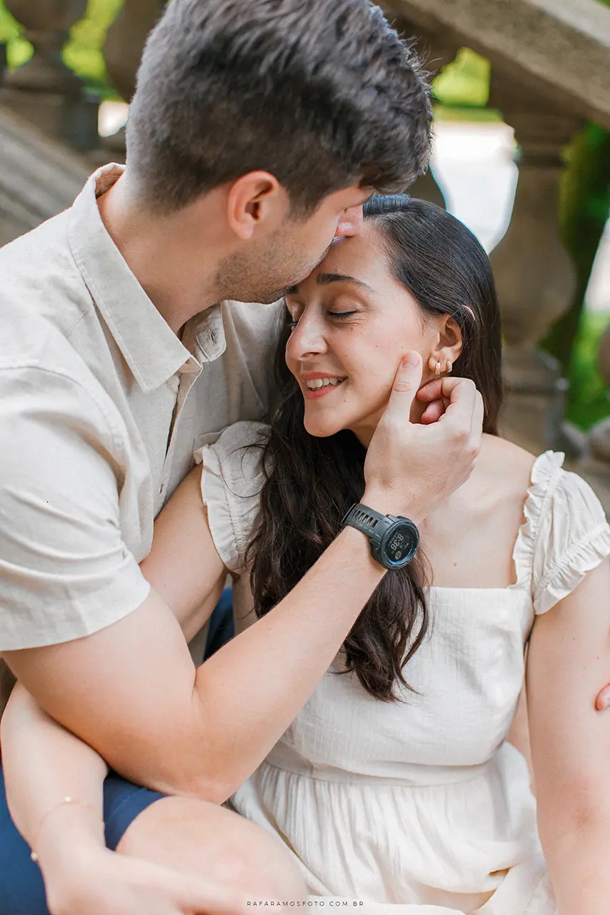 Ensaio pré wedding em São Paulo no Museu do Ipiranga com atmosfera romântica