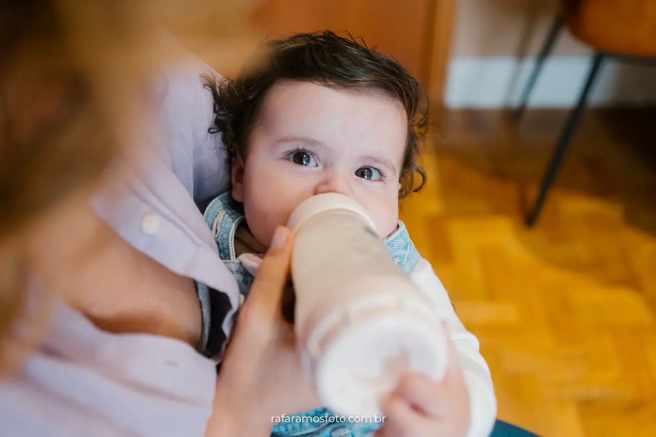 Fotógrafo de bebê em São Paulo — último registro da série com detalhe delicado do bebê