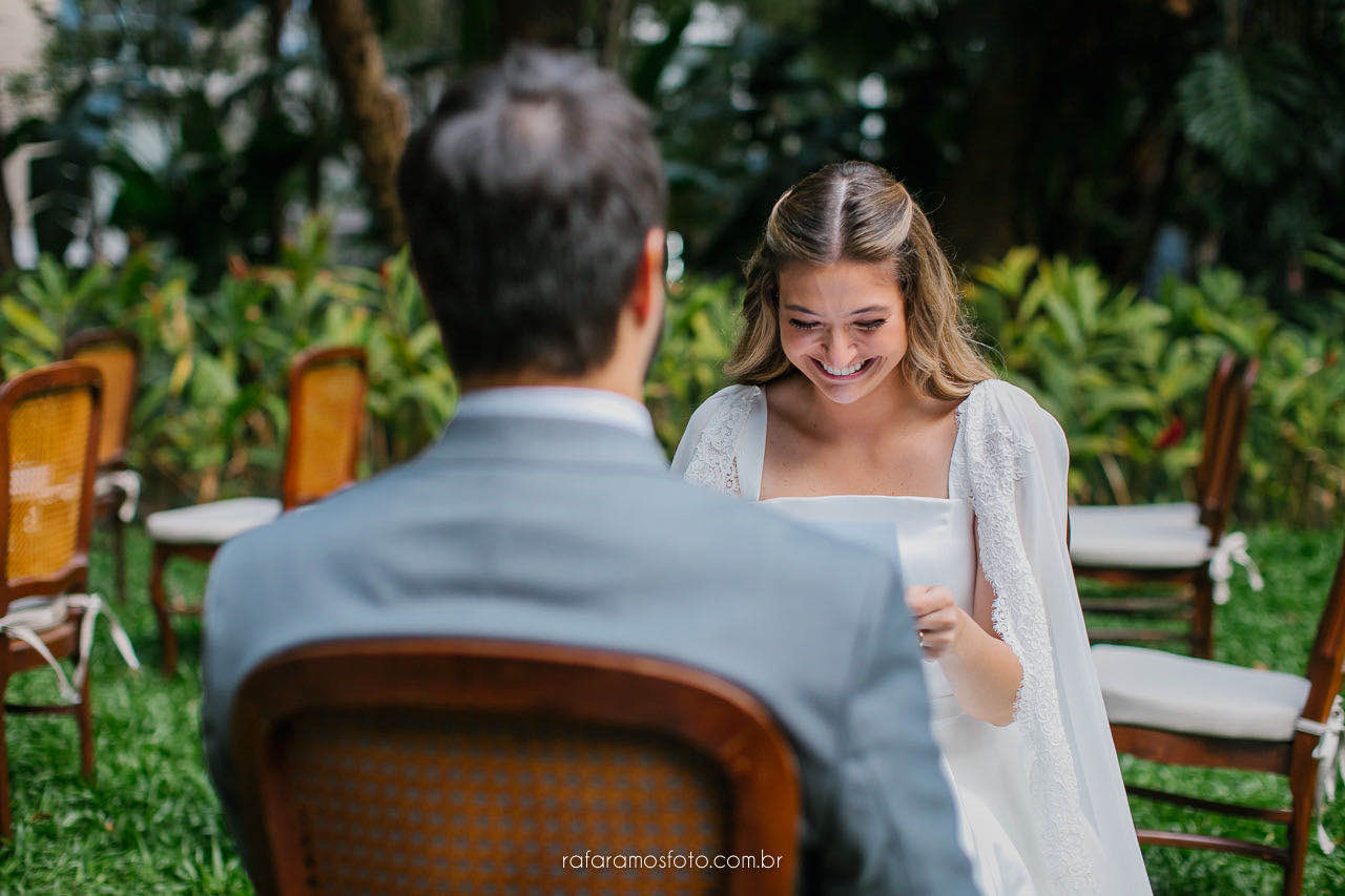 momento íntimo dos noivos durante casamento em São Paulo